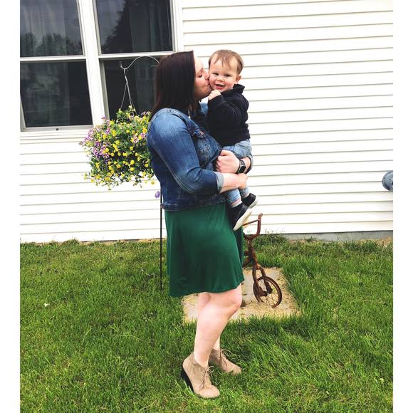 Meet your Posher, Danielle - Picture 1 of 1